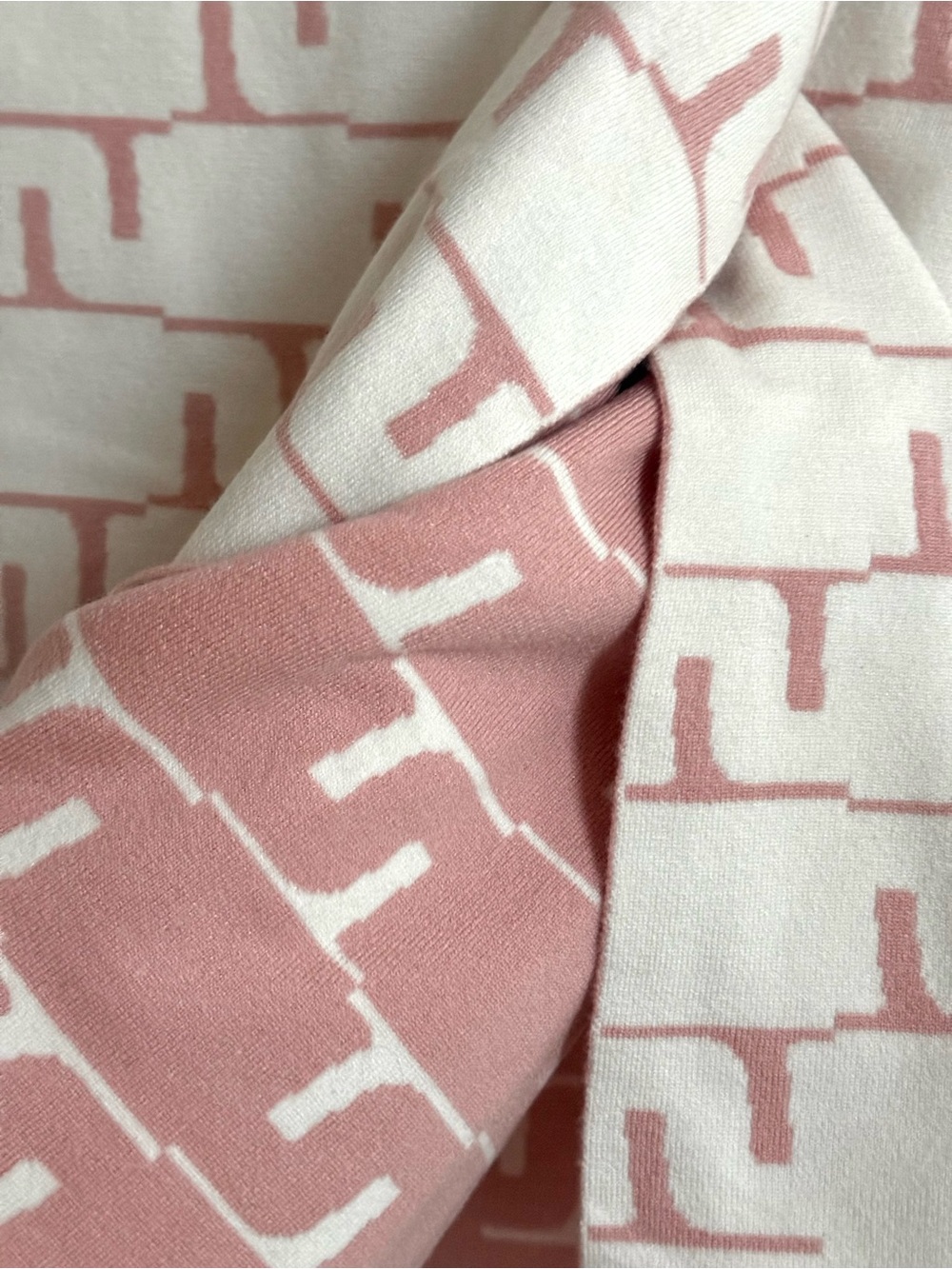 TOP STUFF Reversible Merino Wool Knit Scarf